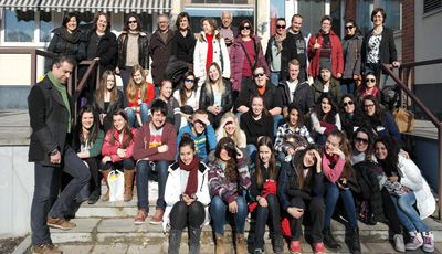 Οι καθηγητές και οι μαθητές όλων των χωρών που συμμετείχαν στο πρόγραμμα μπροστά στο Δημαρχείο του Torsby